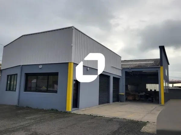 Entrepôts - A VENDRE - 350 m² non divisibles 