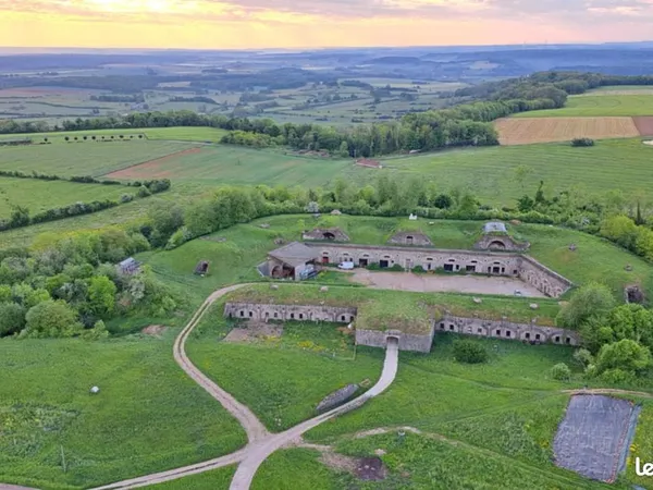 Ancien fort militaire réinventé en havre agricole et gourmand - Un domaine unique au potentiel 