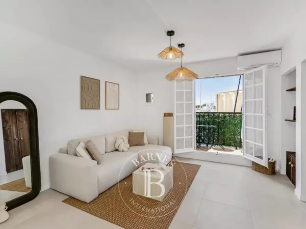 PORT GRIMAUD - APPARTEMENT ENTIÈREMENT RÉNOVÉ PAR ARCHITECTE 