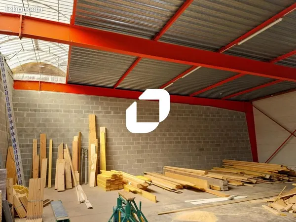 Local d'activité 270 m² 