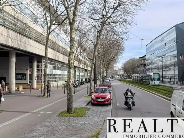 Local commercial 297 m² 