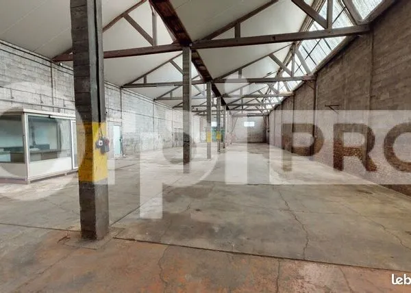 Local commercial 700 m² 