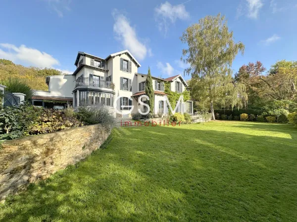 Villa 14 pièces 340 m² 