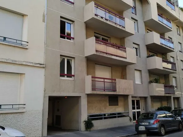 Garage à Louer Près université Jean Moulin 
