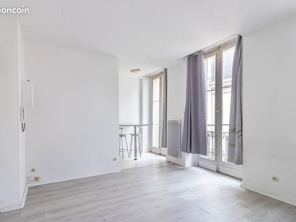 Studio 1 pièce 26 m² 