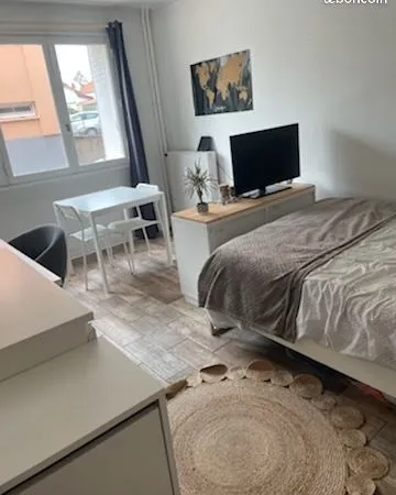 Studio T1 23 m² NON meublé - Parking - Chauffage inclus - CHU / Cézeaux 