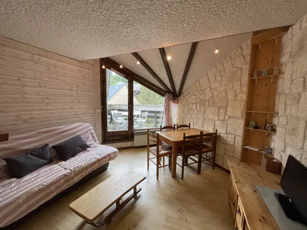 STUDIO CABINE BALCON EN CENTRE STATION 