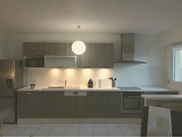 LOCATION L'appartement est situé à Puteaux 81m² avec 3 chambres 