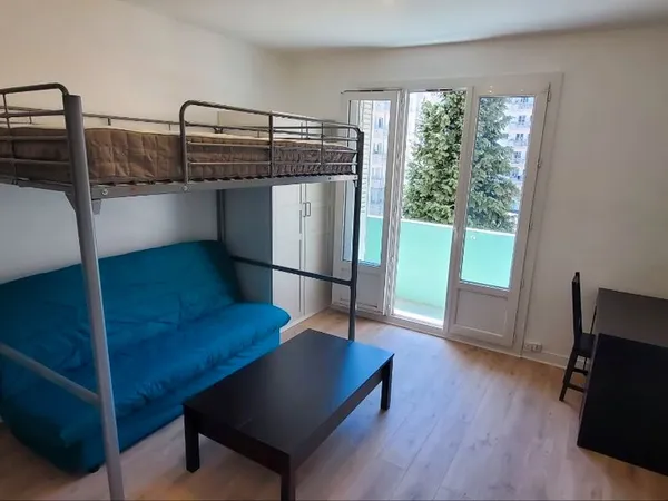 Studio meublé (avec lave-linge) tout confort refait à neuf en recemment dans immeuble sécurisé 