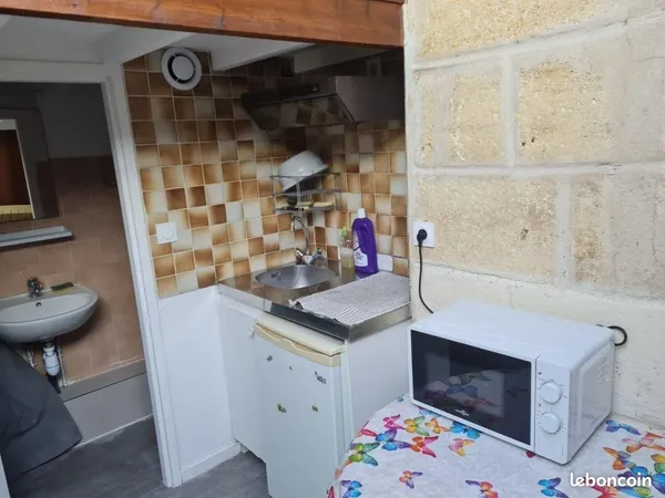 Studio 1 pièce 14 m² 