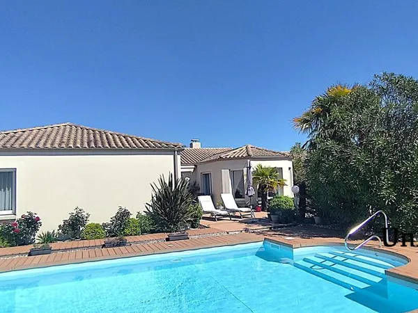 Villa 7 pièces 196 m² 