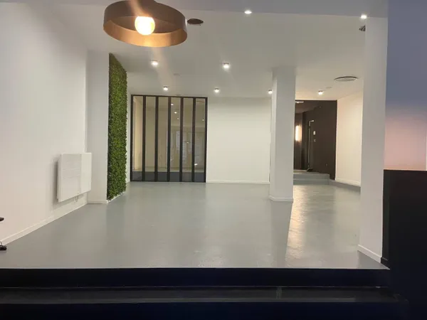 Local commercial 256 m² 