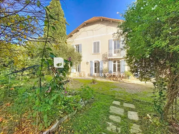 Maison 6 pièces 248 m² 