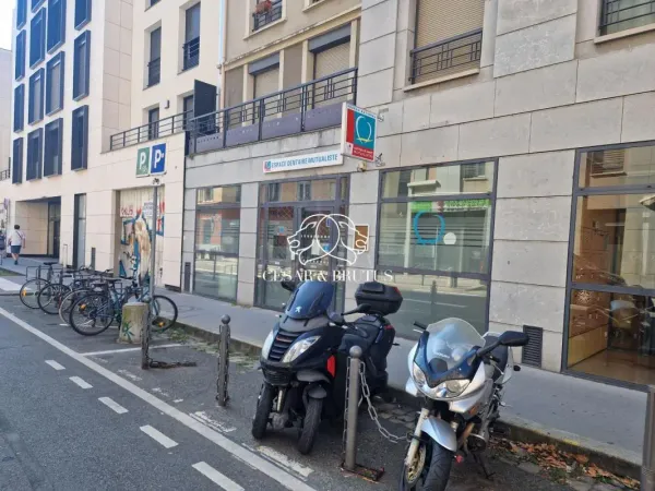 Local Commercial A LOUER LYON 09 - 154 m2 Divisible 