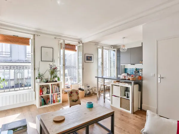 Vends appartement - 5e etage- traversant- balcon 