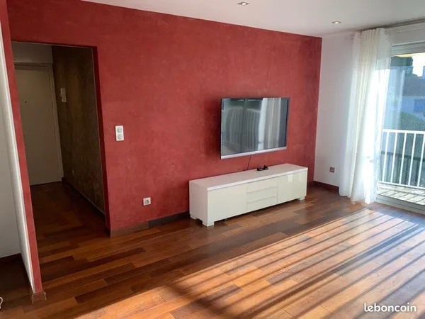 Appartement rénové par les soins d'un architecte 