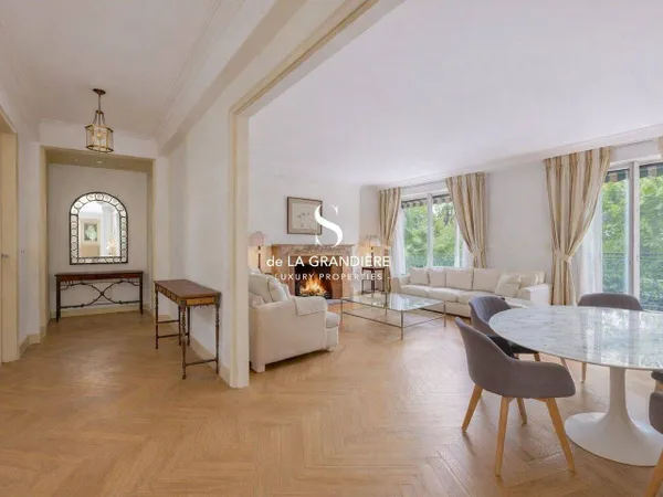 Appartement 6 pièces 171 m² 