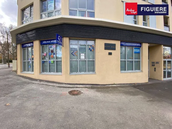 Local commercial 180 m² 