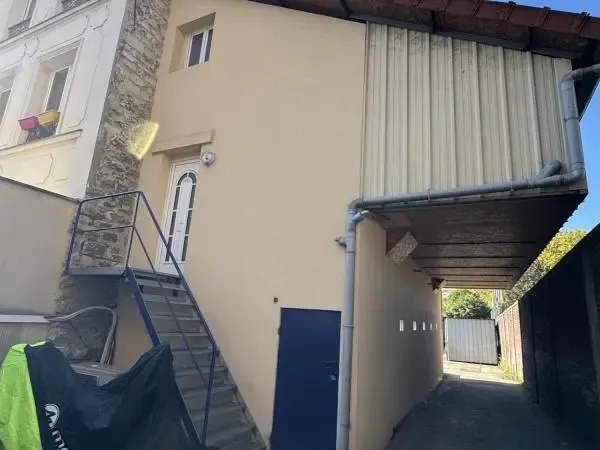 À louer - Entrepôt + bureaux - 127 m² + terrain 200 m² ? 