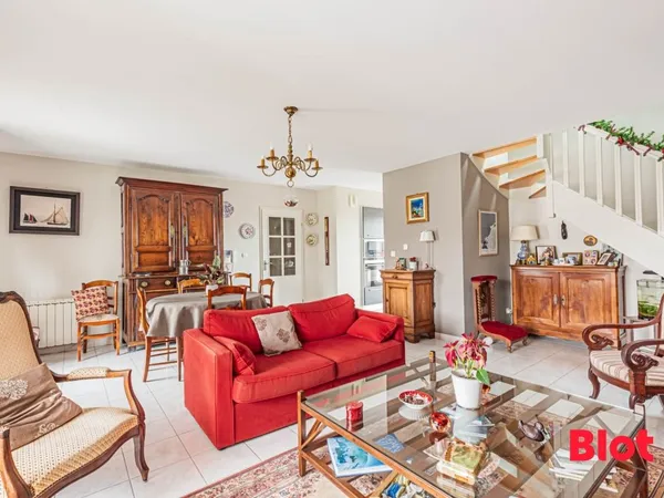 A vendre appartement avec 3 chambres, vie de plein-pied, Garage double sécurisé 