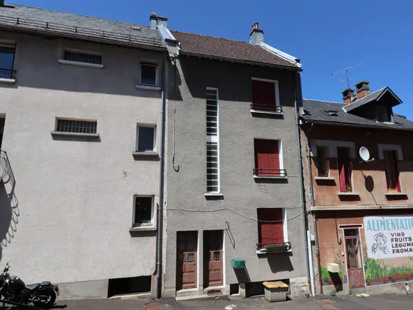 Immeuble Composé d'un Local Commercial + Habitation 