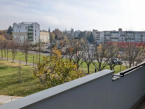 T4 rénové avec balcon, tram et commerces - Quetigny 