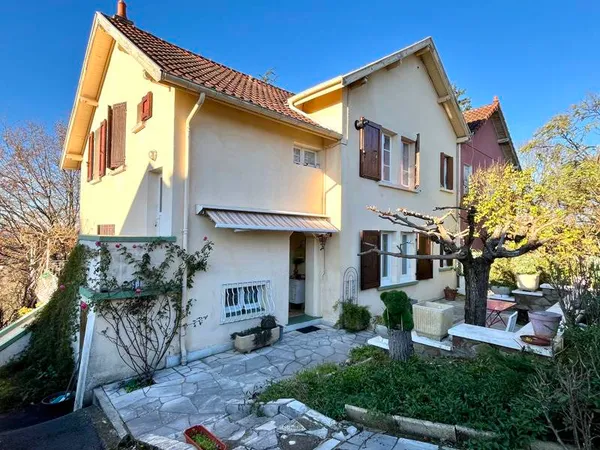 Maison traditionnelle 6 pièces 160 m² 