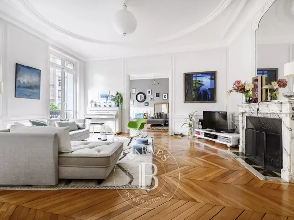 VENTE APPARTEMENT - PARIS 2 - PLACE DES VICTOIRES - 4 CHAMBRES - BELLES PRESTATIONS - BEAUX VOLUMES 