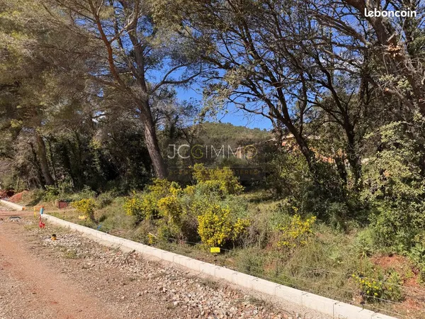 Terrain 712 m² Puget-Ville 
