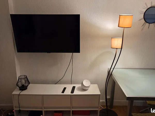 Charmant studio 24m2 Paris 18 en location partielle (4-5) nuits / semaine 