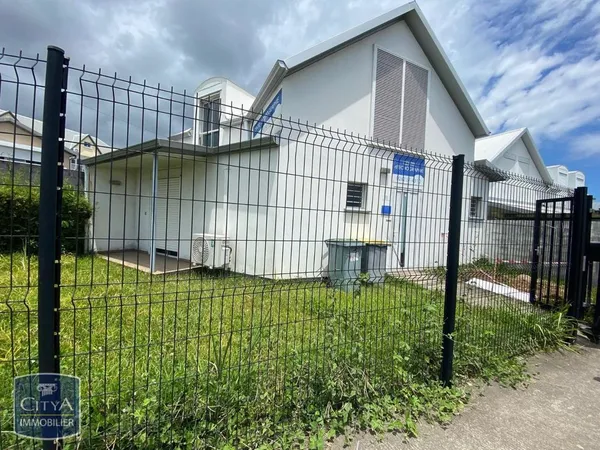 Local professionnel 4 pièces 94 m² 