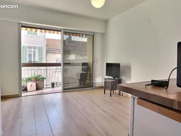 Studio 1 pièce 25 m² 