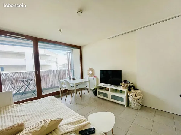 Studio 1 pièce 27 m² 