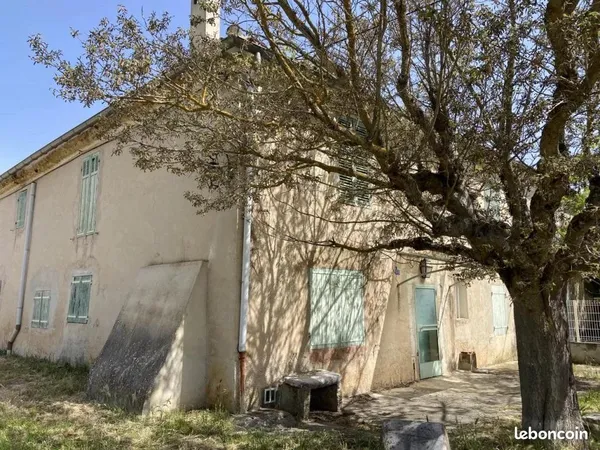 Propriété 8 pièces 145 m² 