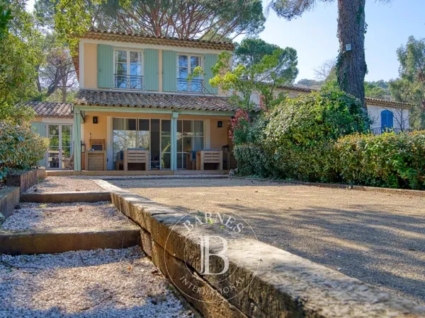 EXCLUSIVITE - GRIMAUD - DOMAINE PRIVE - ENSEMBLE DE DEUX MAISONS - 7 CHAMBRES 