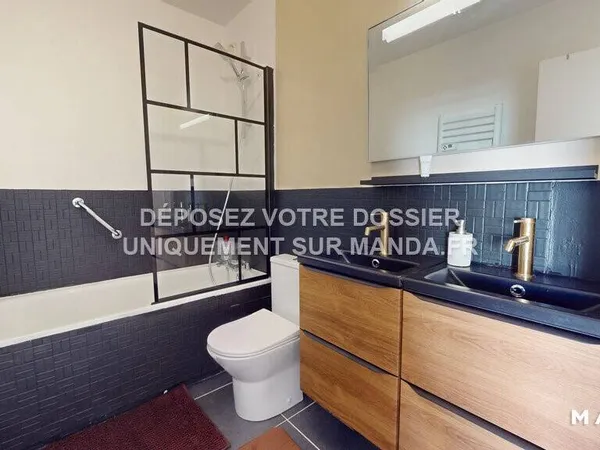Studio 5 pièces 15 m² 