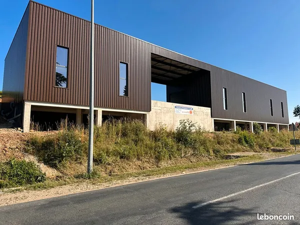 Local 103 m² LIERGUES 