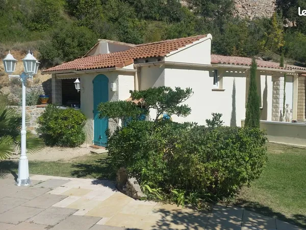 à LOUER maisonnette Meublée indépendante au calme à Brignoles 