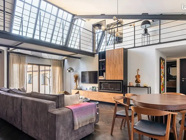 Loft/atelier/surface 5 pièces 112 m² 