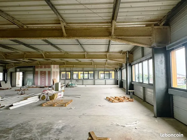 Local commercial 150 m² Saint-François 