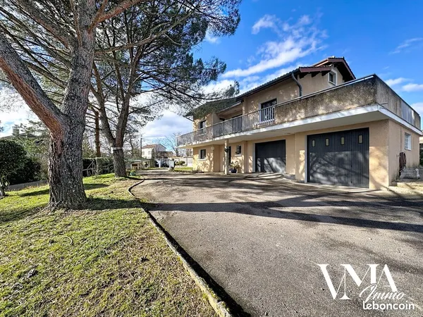 Maison 7 pièces 197 m² 