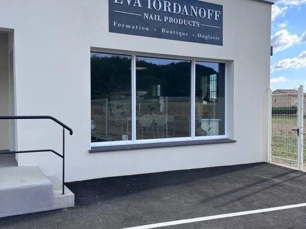 Local commercial avec parking 