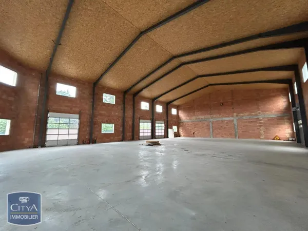 Local industriel 640 m² 
