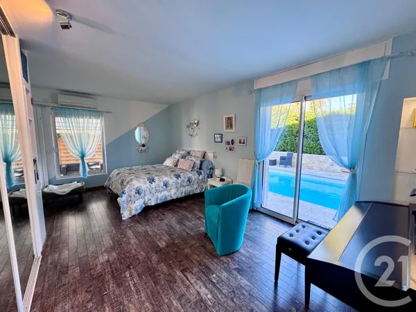Maison 5 pièces 250 m² 