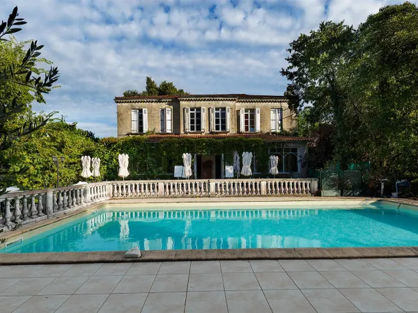 Propriété 10 chambres Piscine et dépendance 