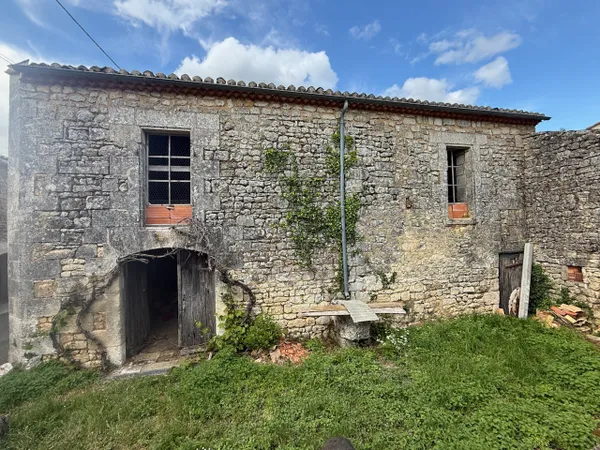Ensemble de deux granges 180 m2 Soyaux 