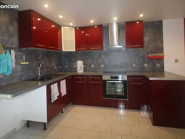 Maison familiale 112 m² avec jardin de 1200 m² - 720 /mois 