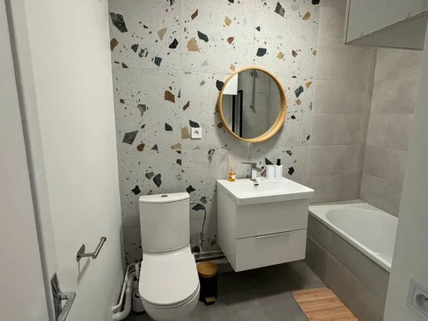Studio meublé 29 m2 + balcon - Paris 19e 