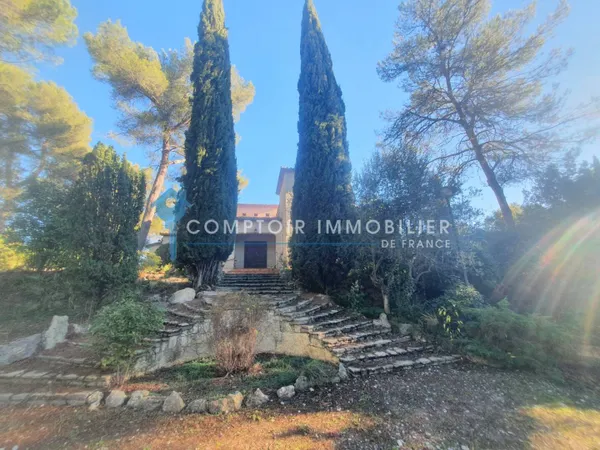 Maison 6 pièces 230 m² 