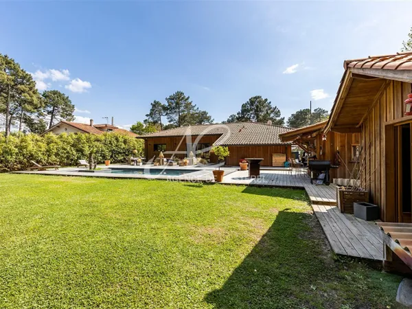 Superbe villa face à la pinède 